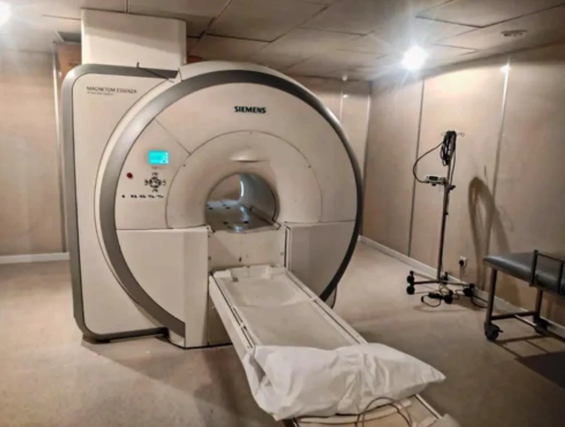 GE Healthcare Optima MR750w GEM 3T MRI Machine